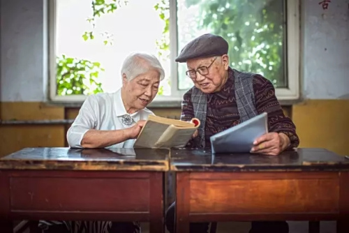 原来，这就是嫁给爱情的样子-中国新闻网