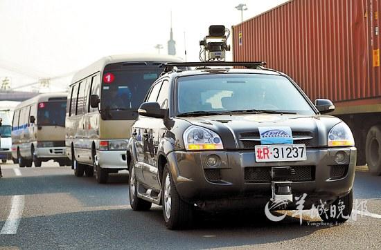 中国首辆无人驾驶汽车通过高速公路测试