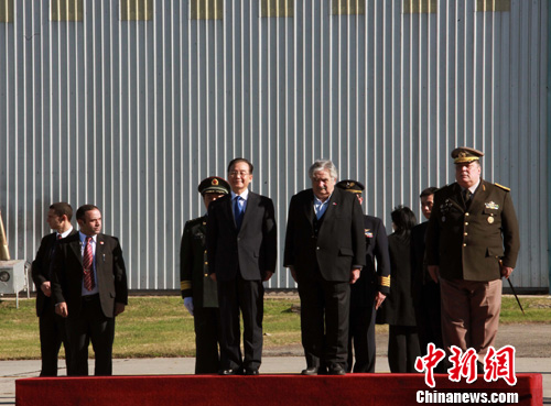 温家宝抵达乌拉圭 系中乌建交24年来中国总理