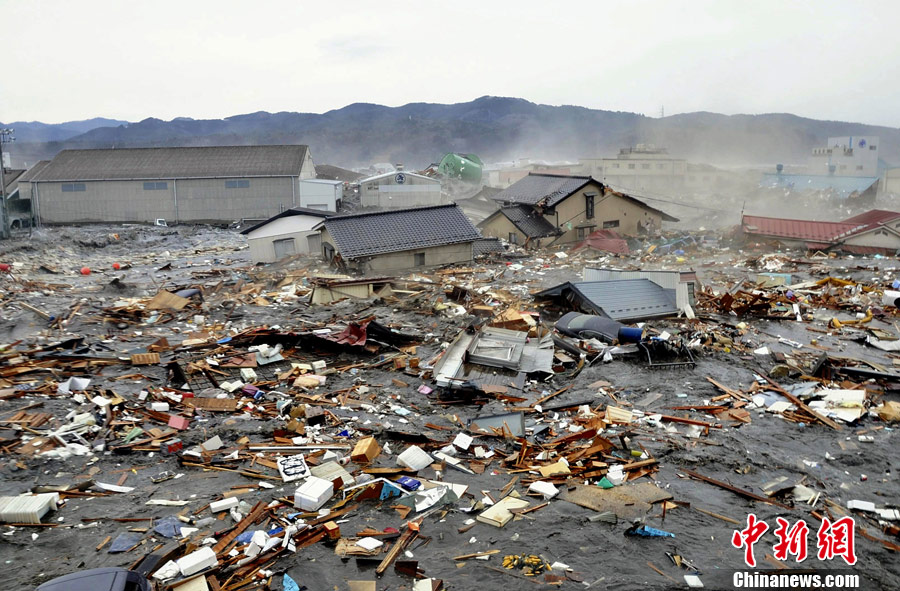 宫城县大量房屋受海啸袭击