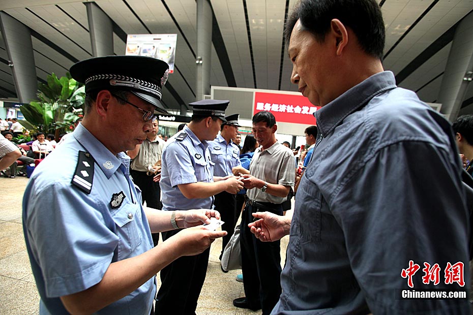 京沪高铁正式开通运营 二代身份证网上购票可