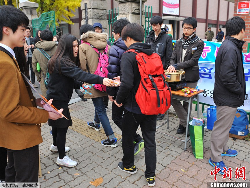 韩国高考举行 全民动员为考生加油