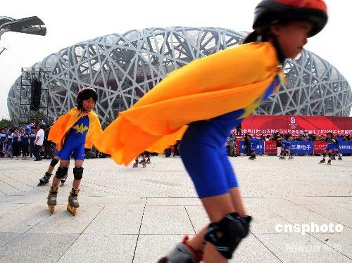 图:北京举行奥运会倒计时100天庆祝活动 (4)