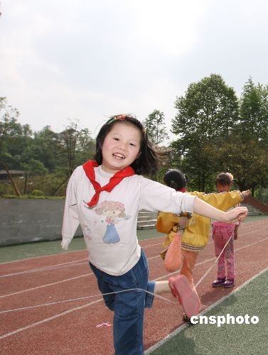 [汶川地震一周年]断臂小英雄王彬恢复良好